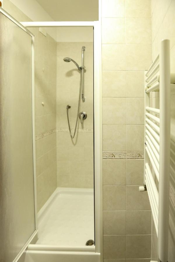 Lydka Domus Hotel โรม ภายนอก รูปภาพ