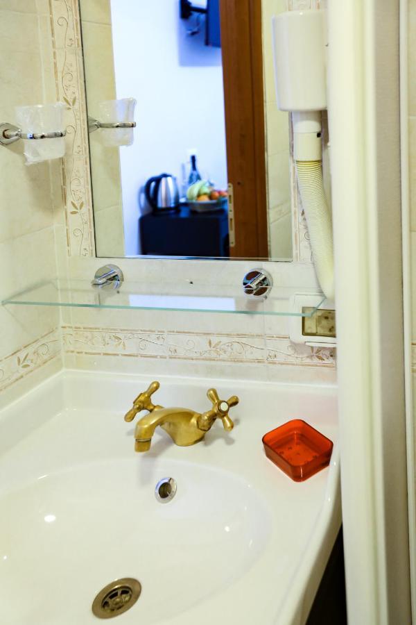 Lydka Domus Hotel โรม ภายนอก รูปภาพ